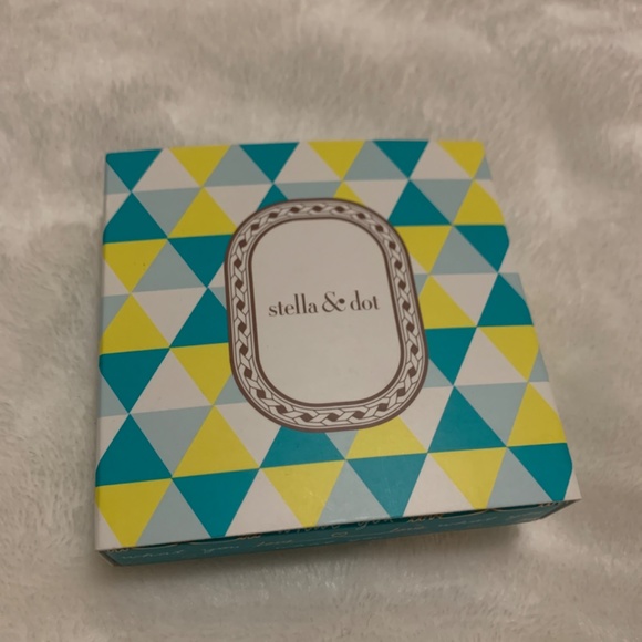 Stella and Dot Small hoop earrings - Picture 2 of 3